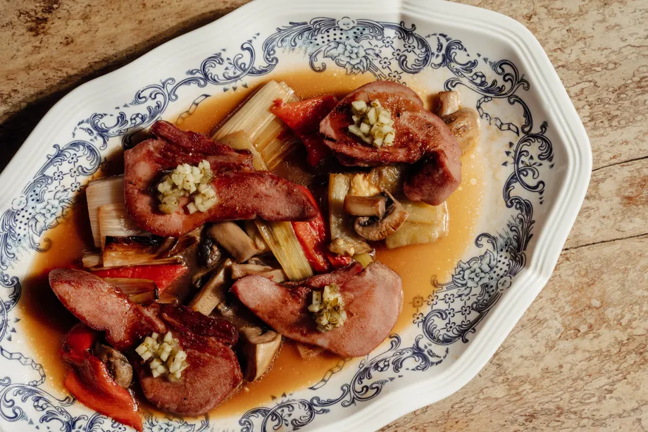 Бараньи языки с печёными овощами
